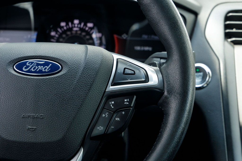 Ford Fusion Titanium 2016 фото 17