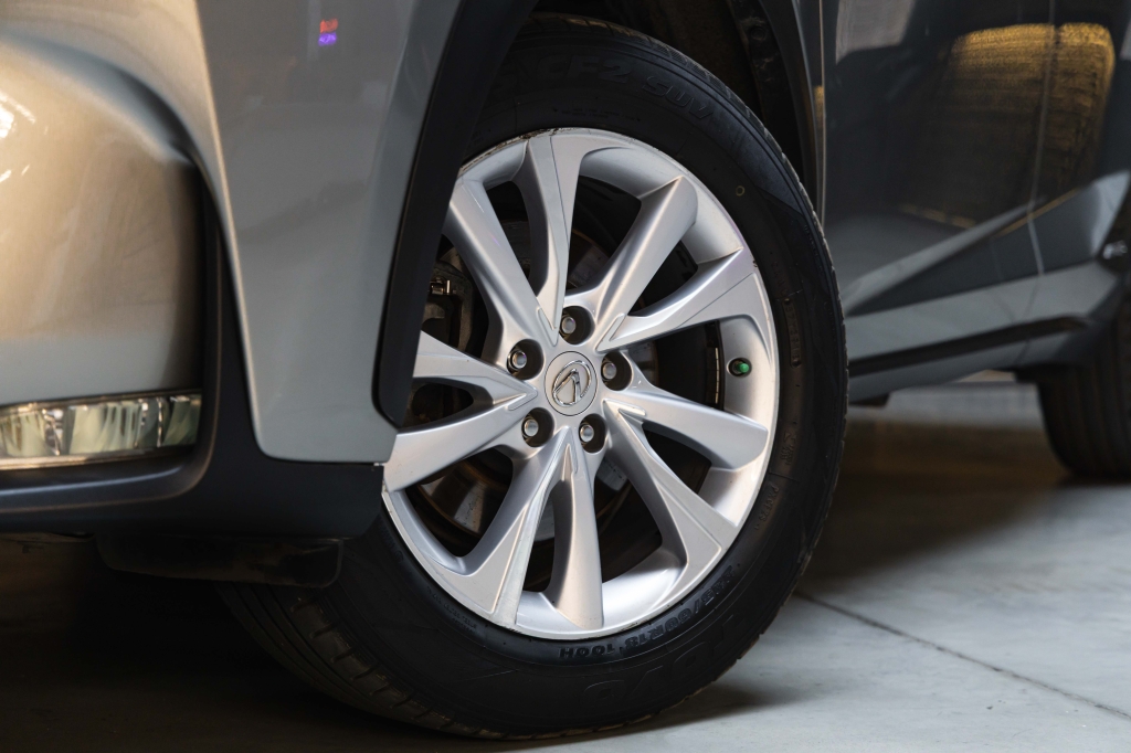 Lexus NX 300H 2016 фото 13