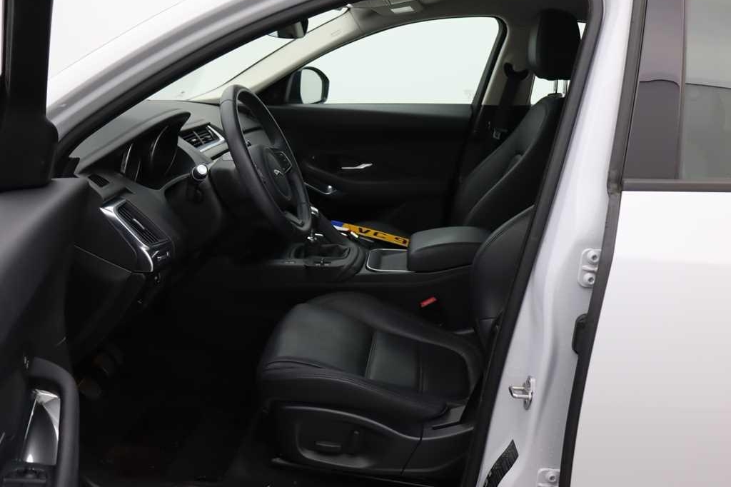 Jaguar E-Pace 2018 фото 5