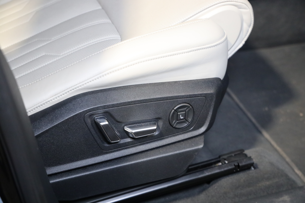 Audi e-tron 2019 фото 18