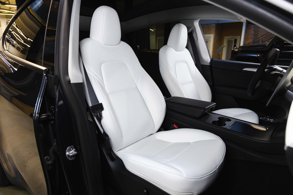 Tesla Model Y Long Range 2024 фото 35