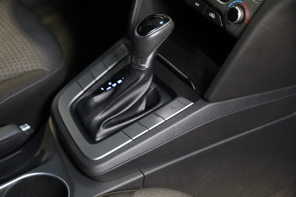 Hyundai Elantra 2016 фото 10