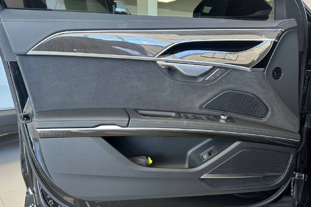 Audi S8 2025 фото 9