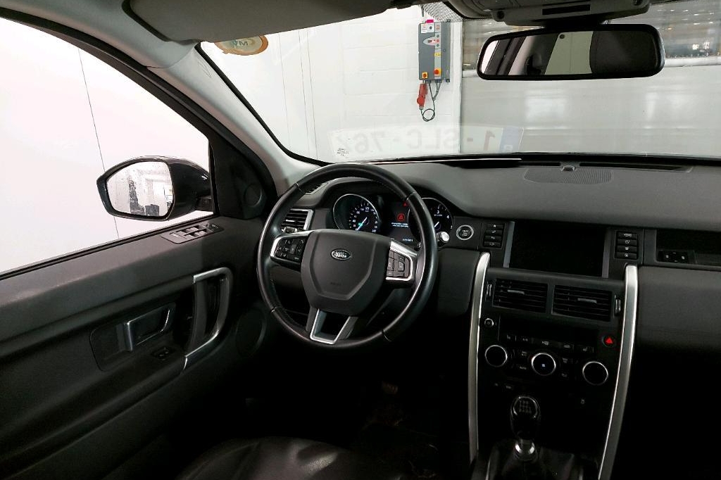 Land Rover Discovery Sport 2017 фото 6