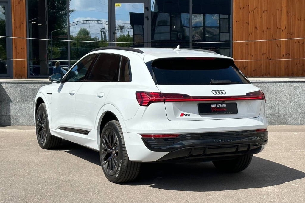 Audi Q8 e-tron 55 114 kWh Quattro S-line 2023 фото 3