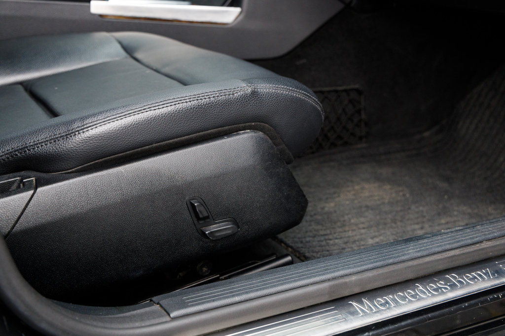 Mercedes-Benz E 200 CDI 2010 photo 13