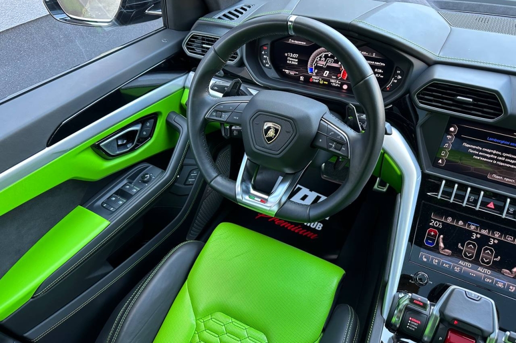 Lamborghini Urus 2019 фото 23