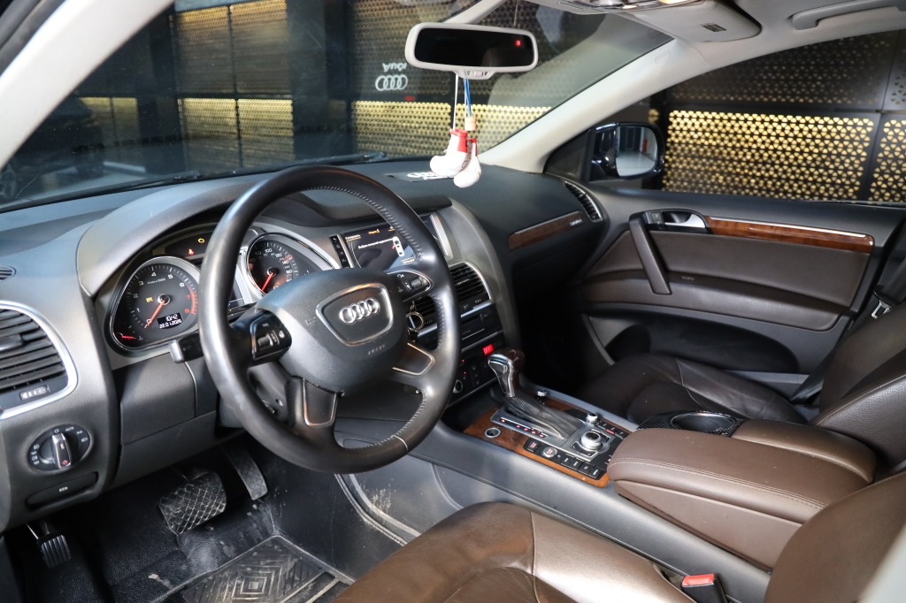 Audi Q7 2015 фото 31