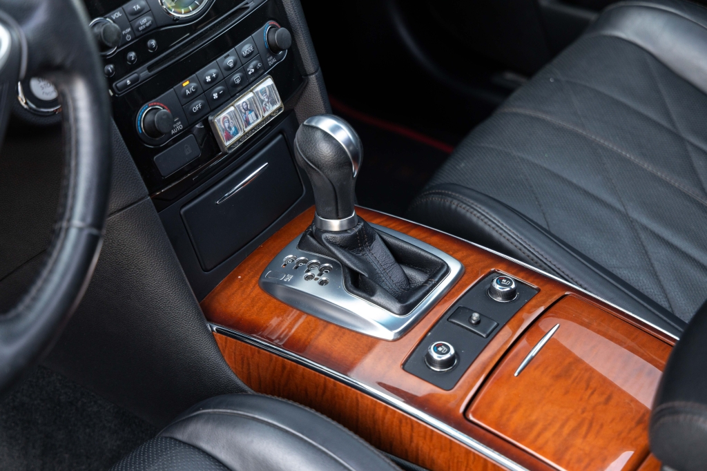 Infiniti QX70 2015 фото 22