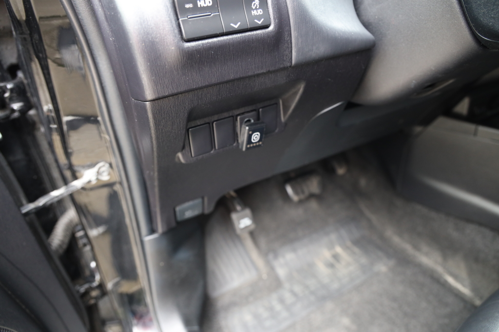 Toyota Prius Prime 2016 фото 16