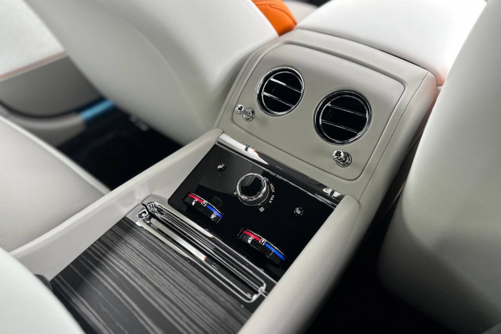 Rolls-Royce Spectre 2024 photo 33