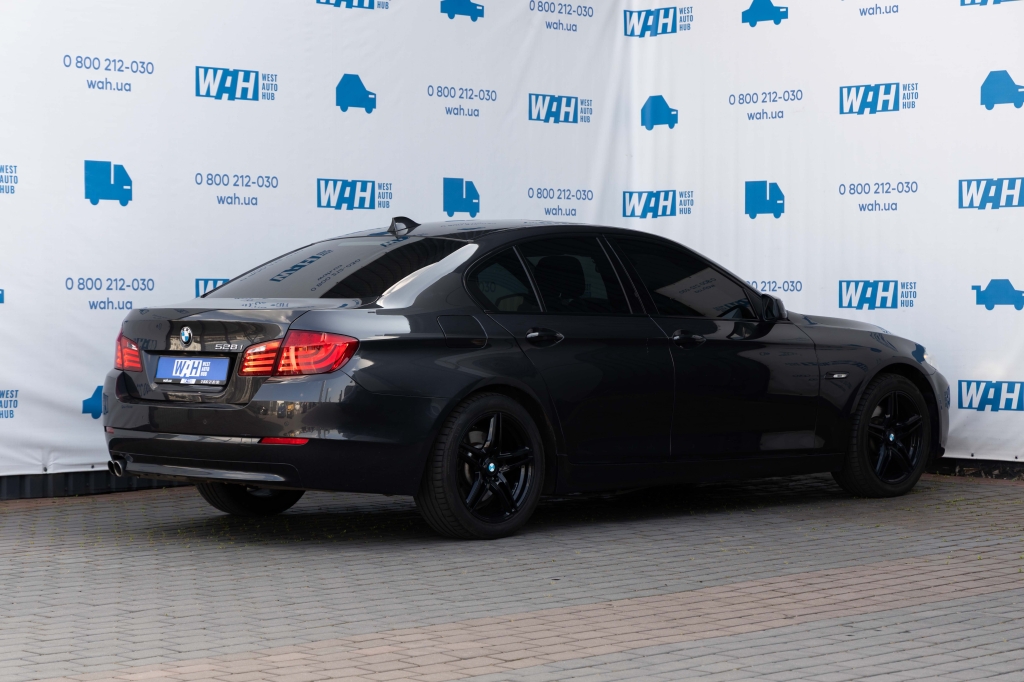 BMW 5 Series 2011 фото 6