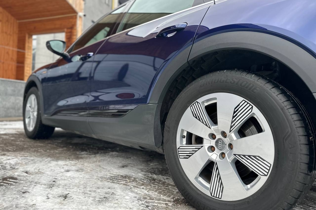 Audi e-tron 95 kWh  2020 фото 8