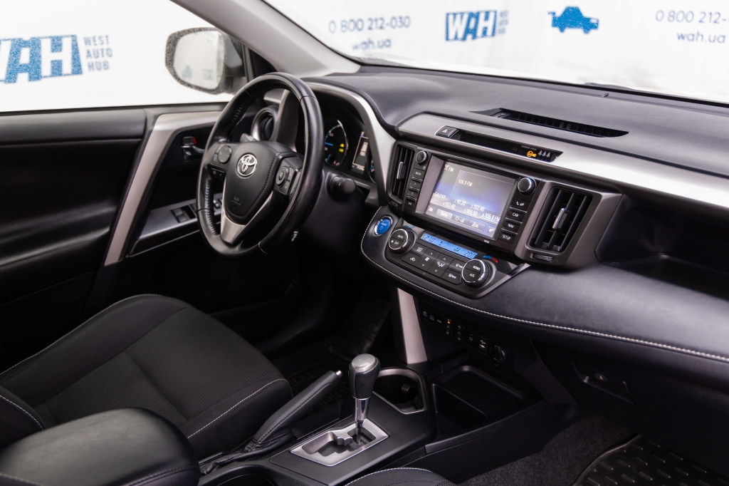 Toyota RAV4 Hybrid 2017 фото 26