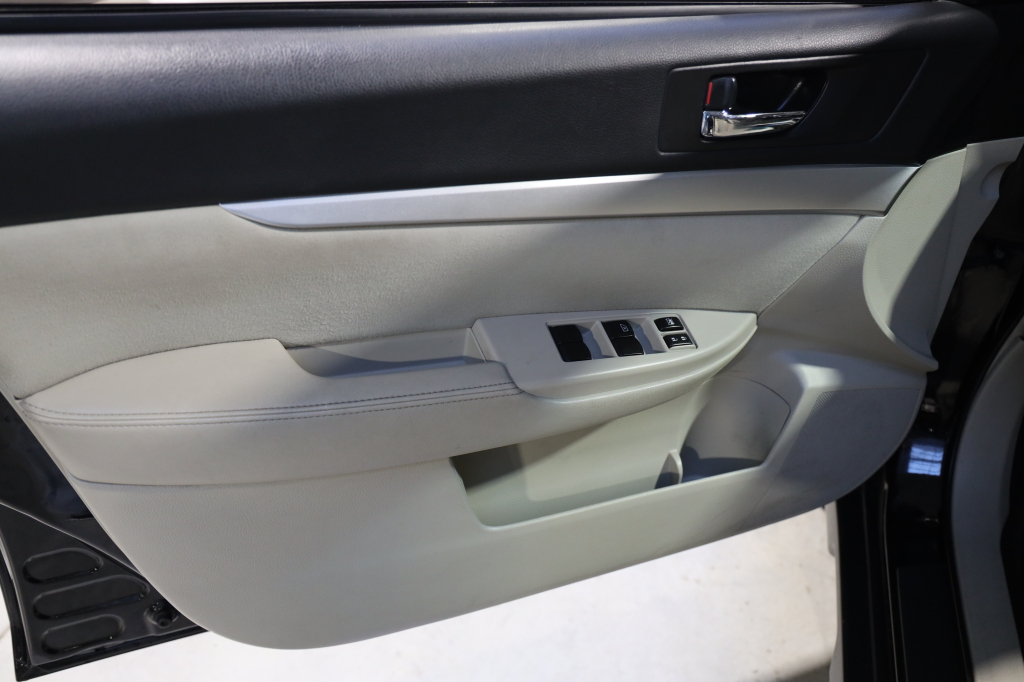 Subaru Outback 2012 photo 32