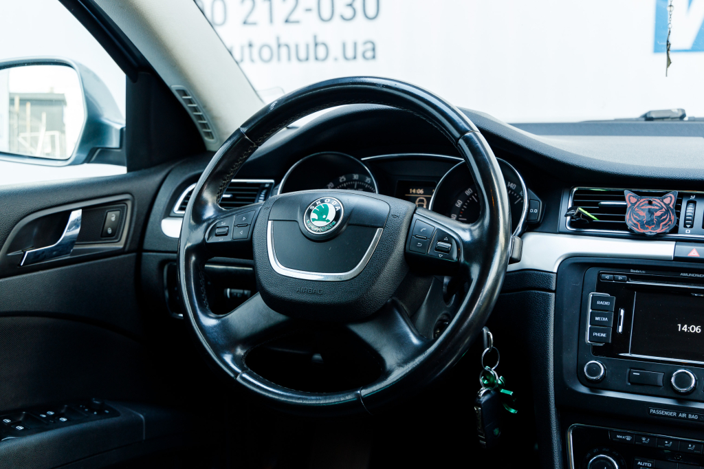 Skoda Superb 4x4 2011 фото 26