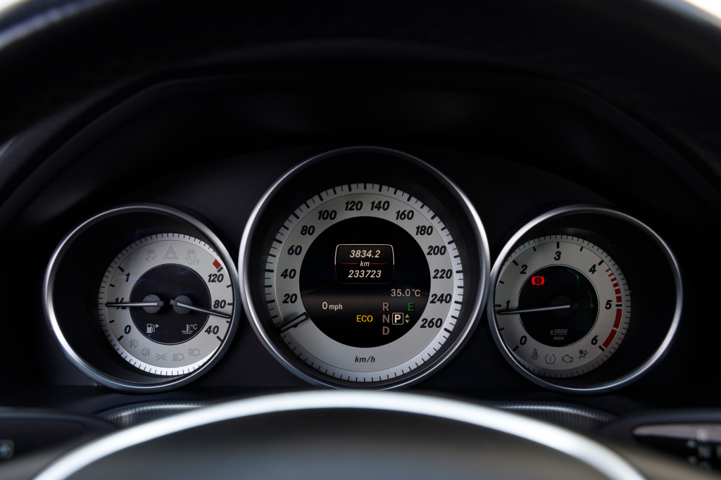 Mercedes-Benz  E220 2013 photo 12