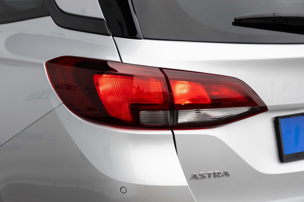 Opel Astra 2017 фото 9