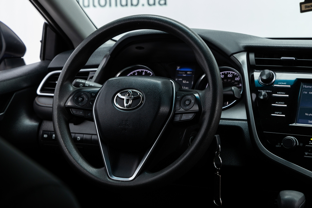 Toyota Camry LE 2017 фото 22