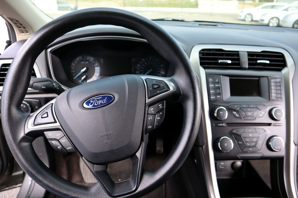 Ford Fusion 2016 photo 23