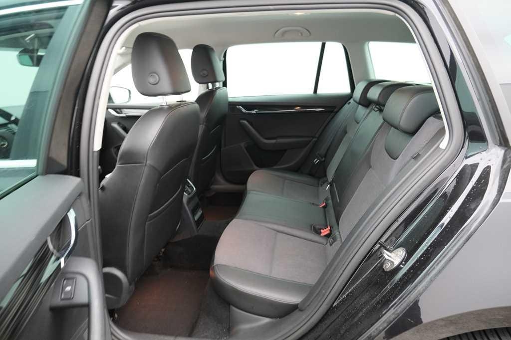 Skoda Octavia Combi 2017 photo 2