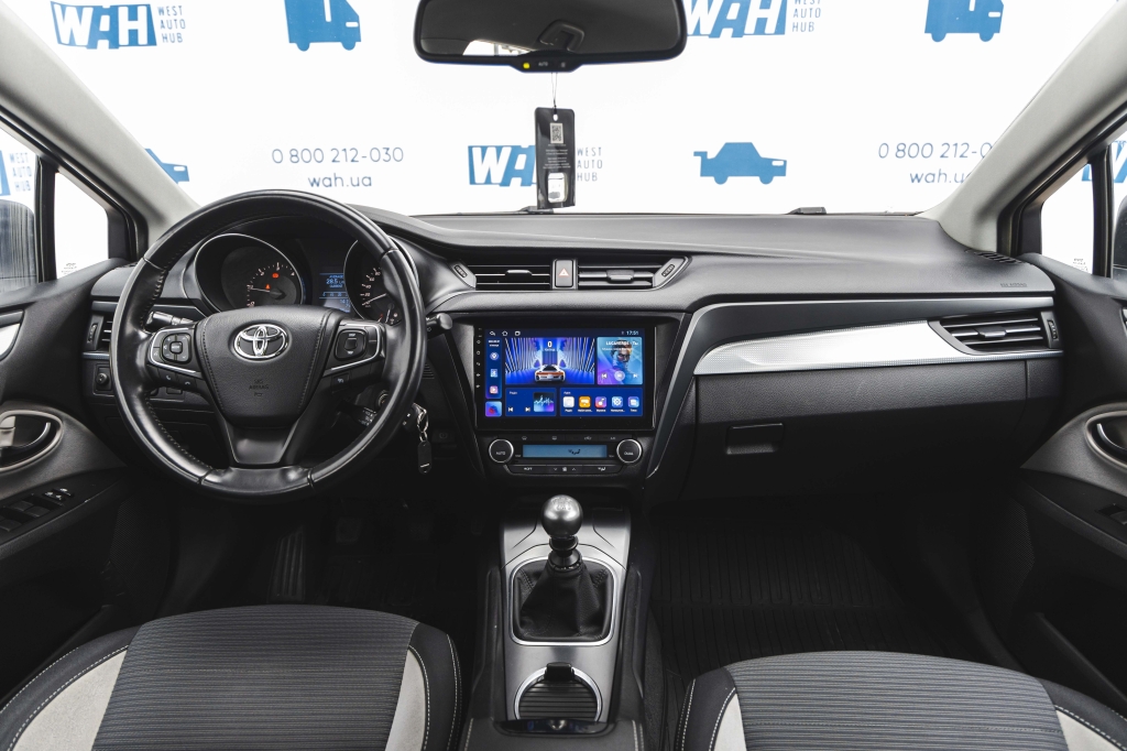 Toyota Avensis 2016 фото 28