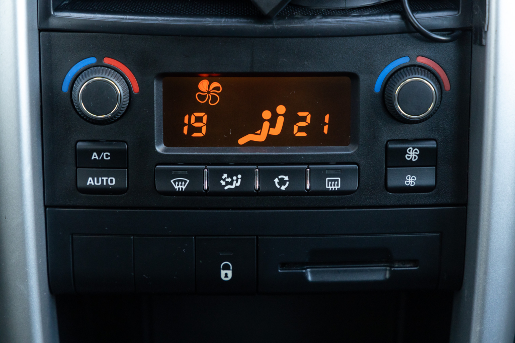 Peugeot 207 Urban Move 2011 photo 10