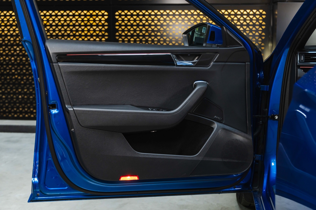 Skoda Superb Plug In Hybrid 2020 фото 16