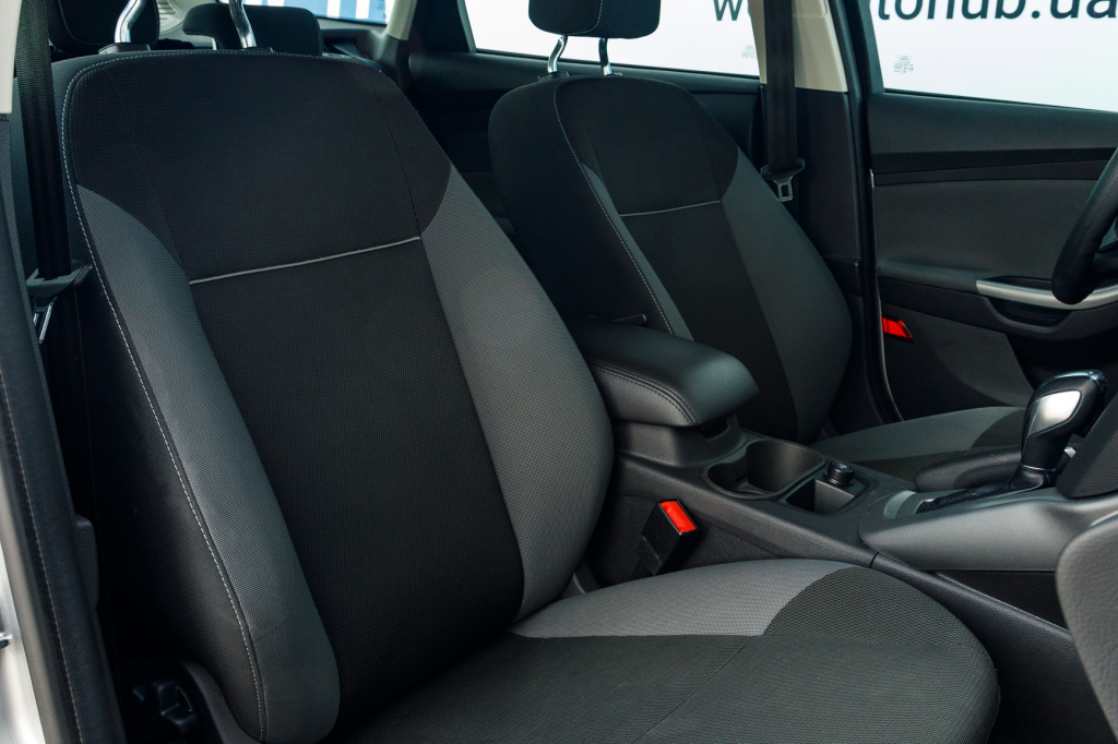 Ford Focus 2013 фото 16
