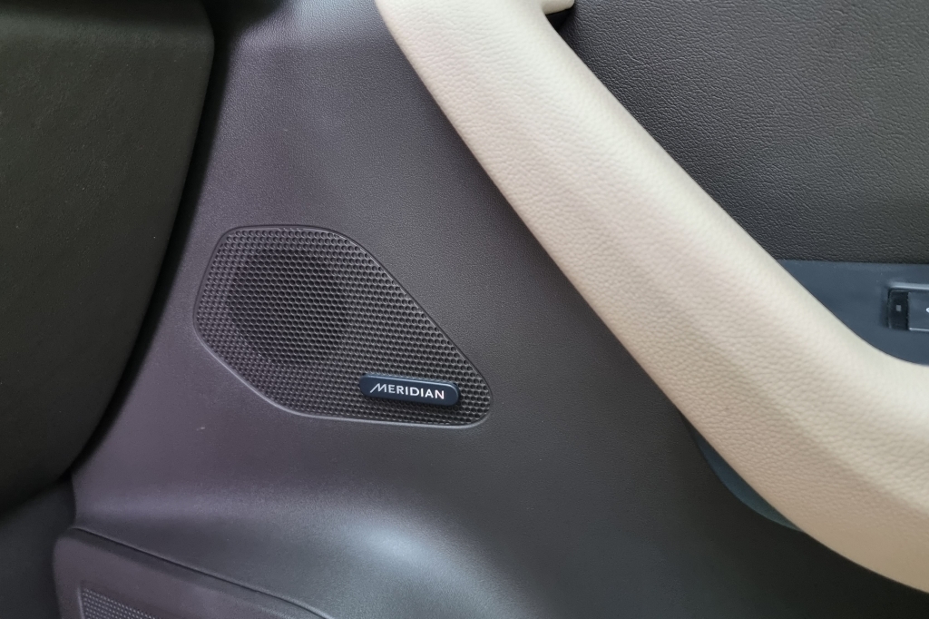 Jaguar F-Pace 2018 photo 22