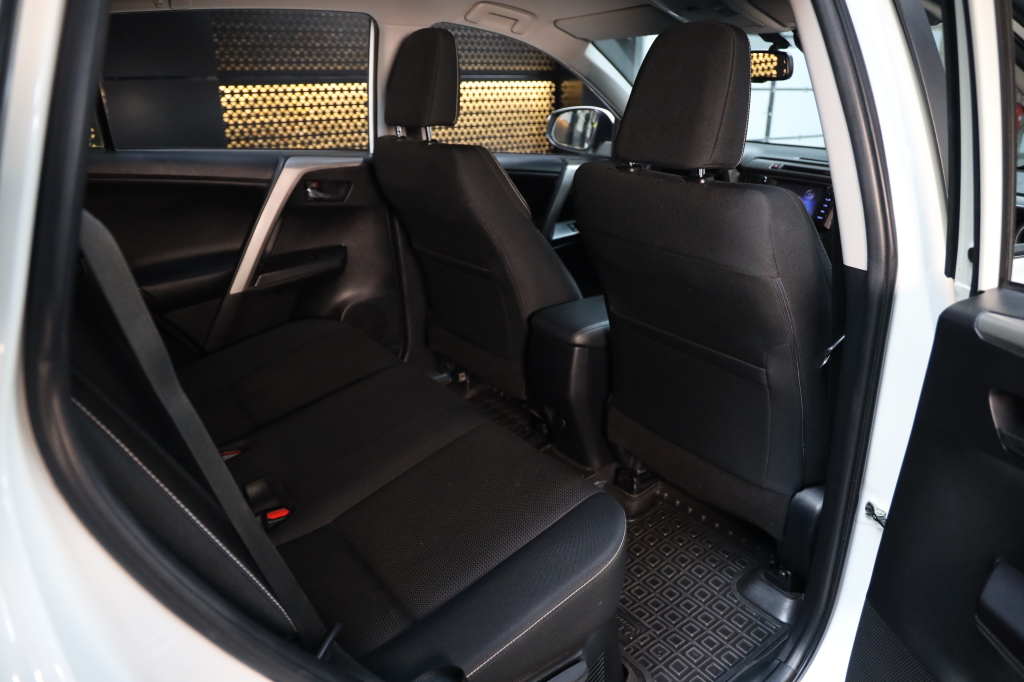 Toyota RAV4 2017 фото 24