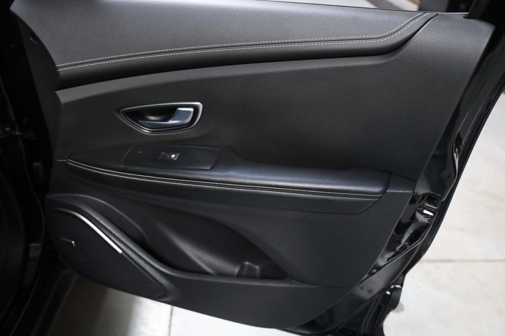 Renault Scenic 2017 фото 35