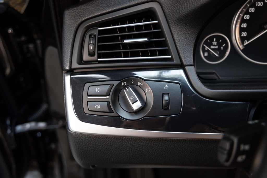 BMW 5 Series 2015 photo 16