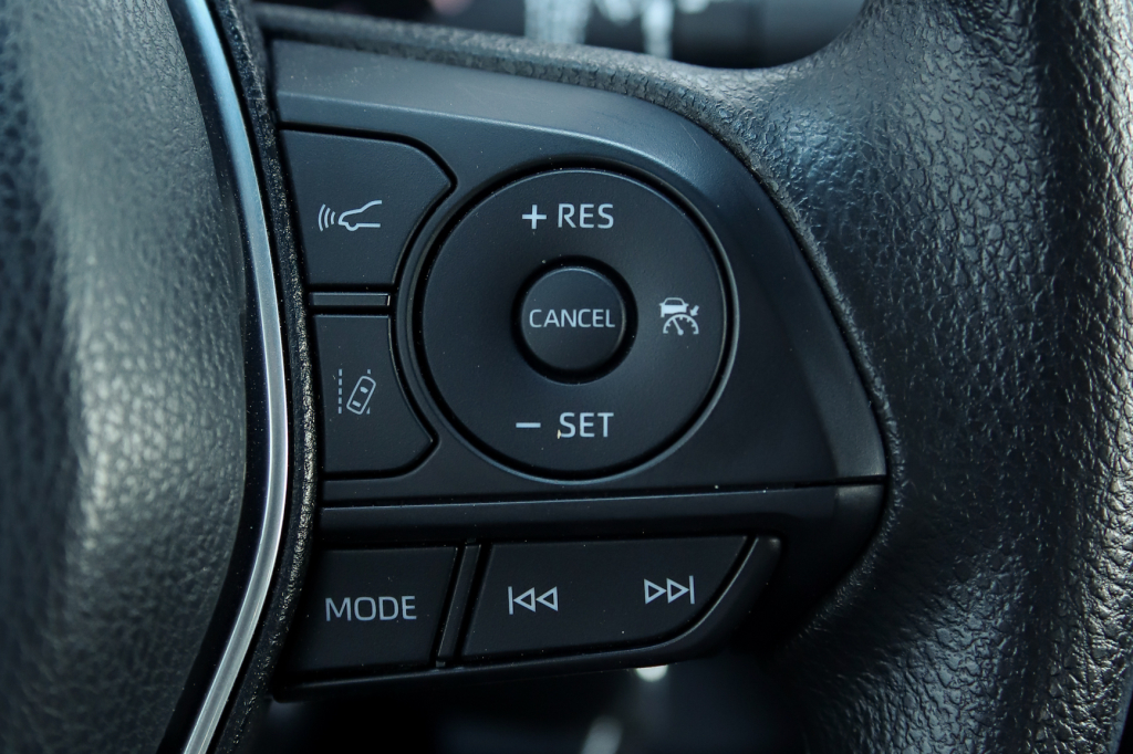 Toyota Camry LE 2017 фото 15