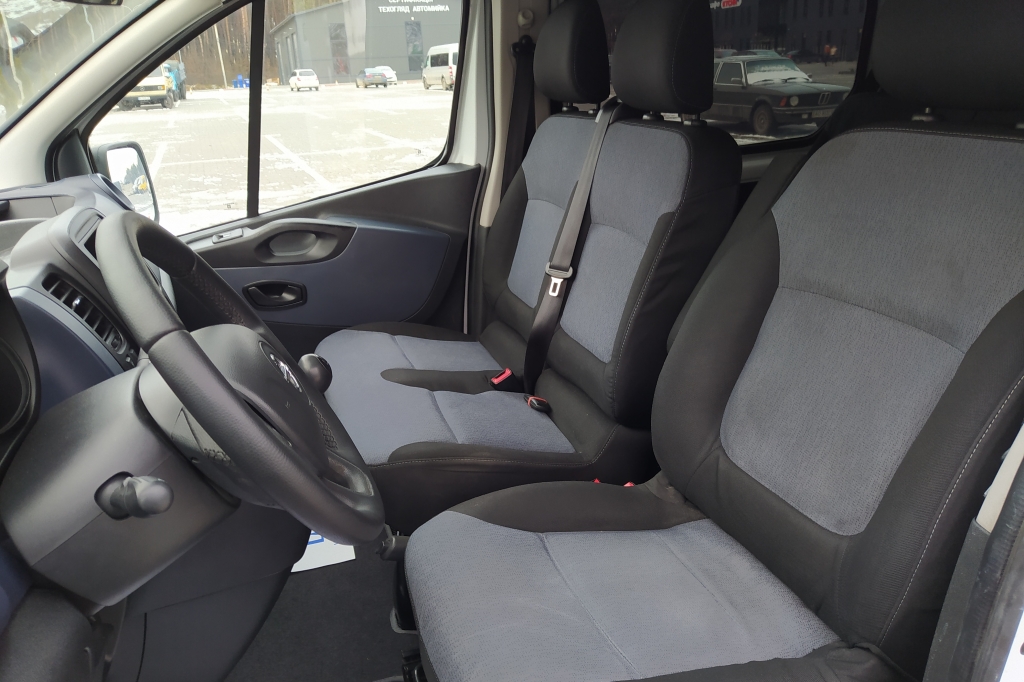 Opel Vivaro photo 19