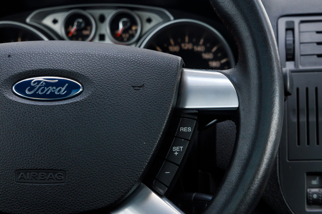 Ford C-Max Ghia photo 12