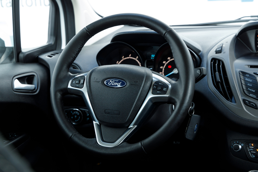 Ford Courier 2017 фото 23