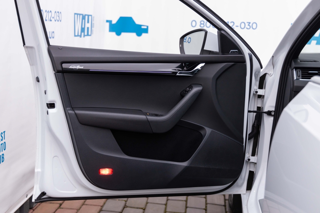 Skoda Octavia Laurin & Klement 2020 photo 15