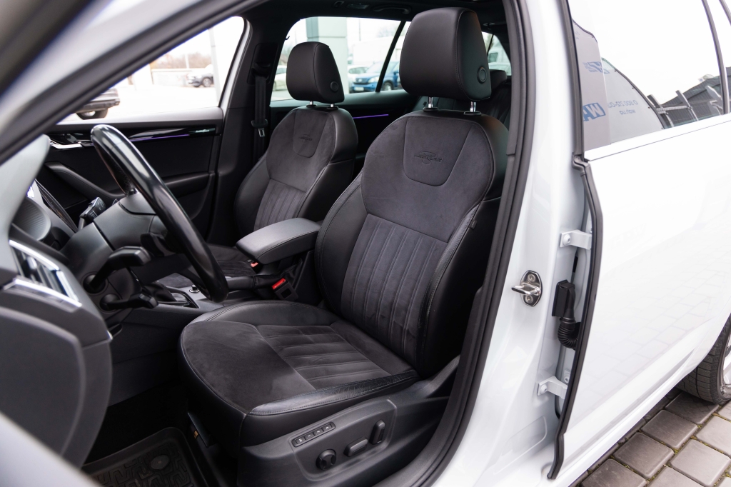 Skoda Octavia Laurin & Klement 2020 photo 19