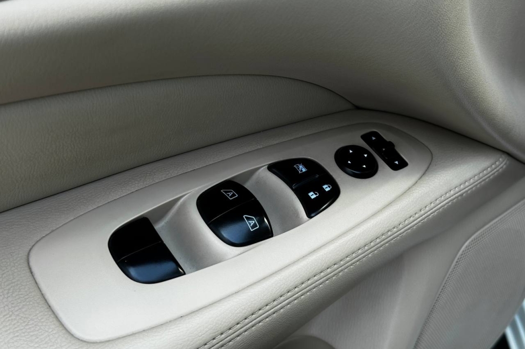 Nissan Pathfinder 2015 фото 9