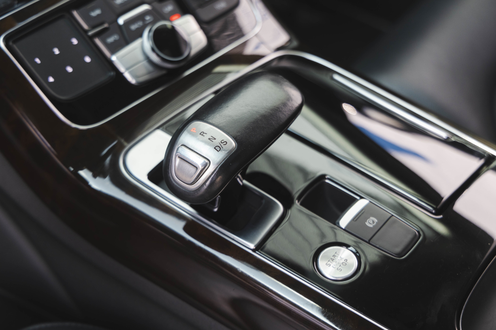 Audi A8 2015 фото 30