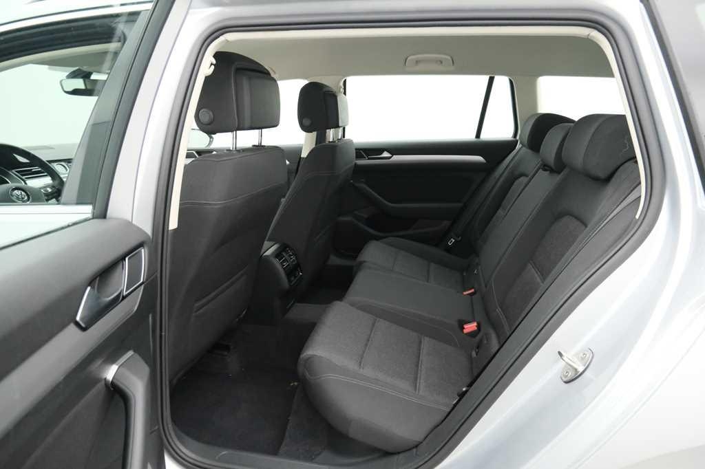 Volkswagen Passat Variant 2018 photo 2