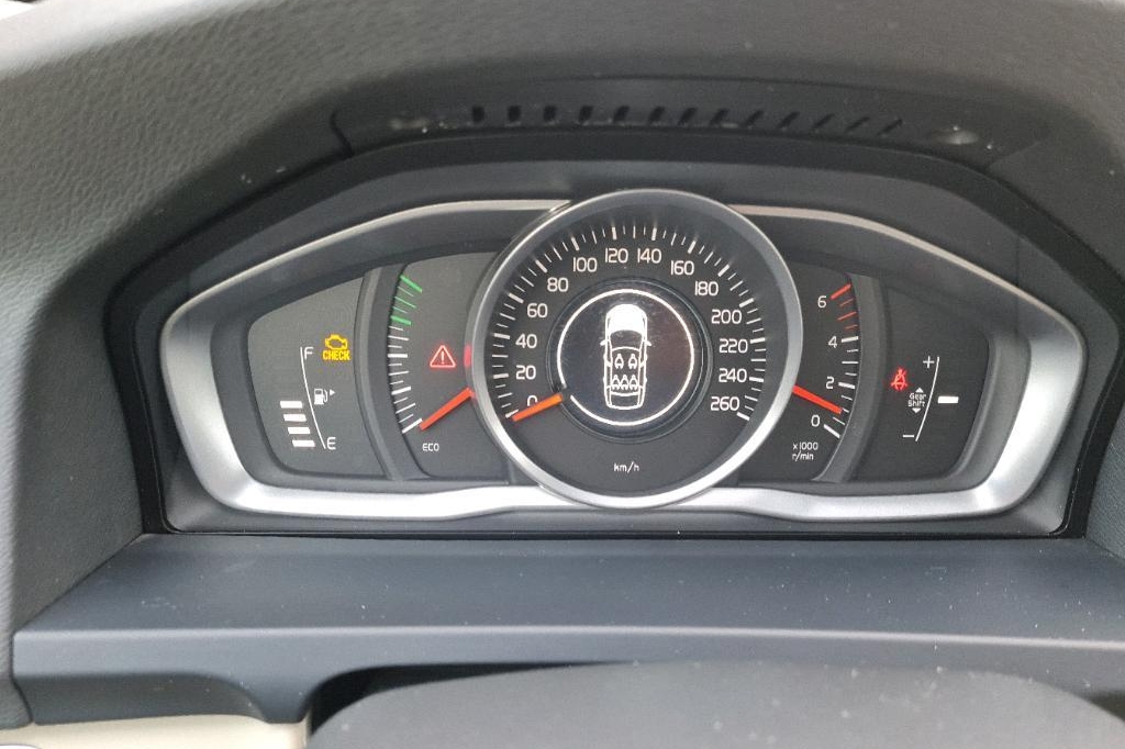 Volvo V60 2016 photo 17