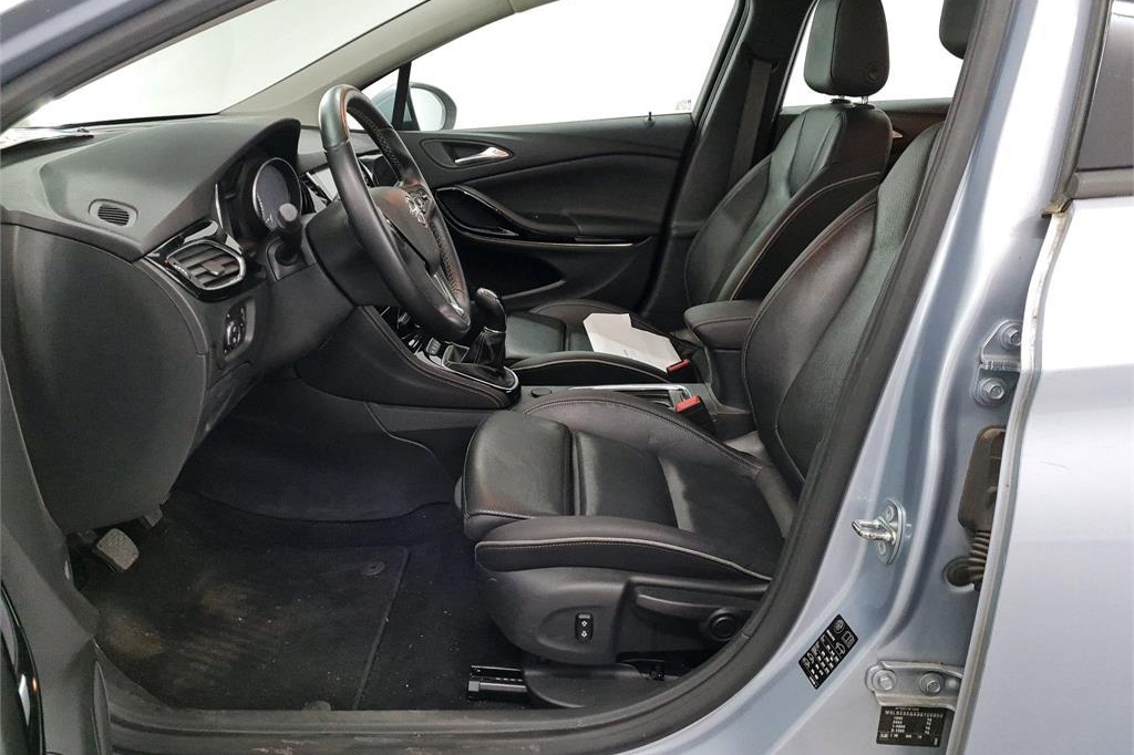 Opel Astra Sports Tourer 2016 фото 5