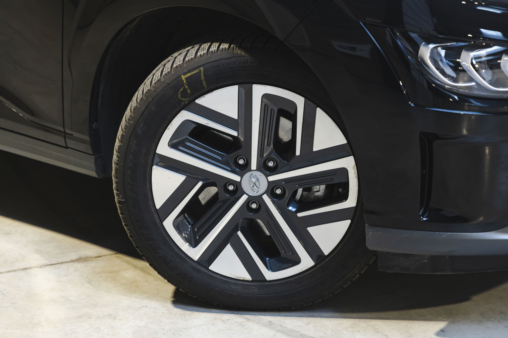 Hyundai Kona Electric 2021 фото 10