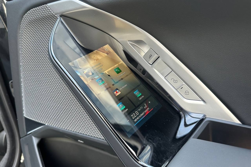 BMW 7 Series 740d 2024 фото 16