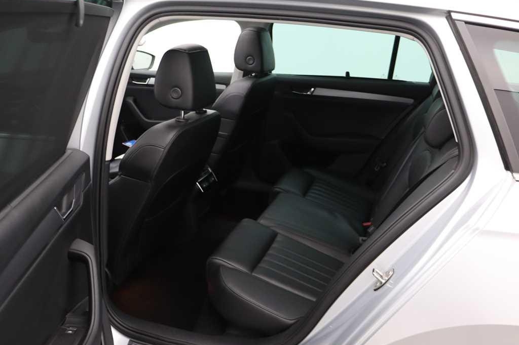 Skoda Superb Combi 2017 фото 4