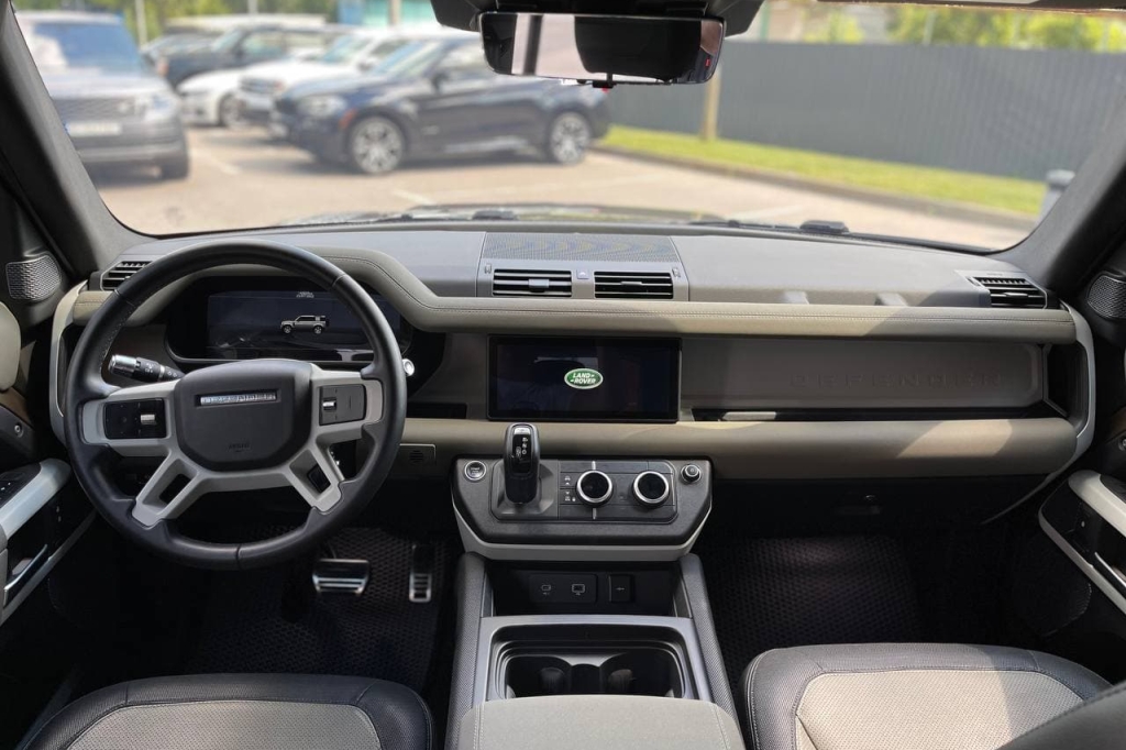 Land Rover Defender P300 XDynamic 2021 фото 18