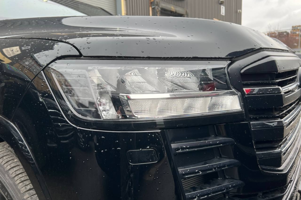 Toyota Land Cruiser 300 GUARD B6 2022 photo 3