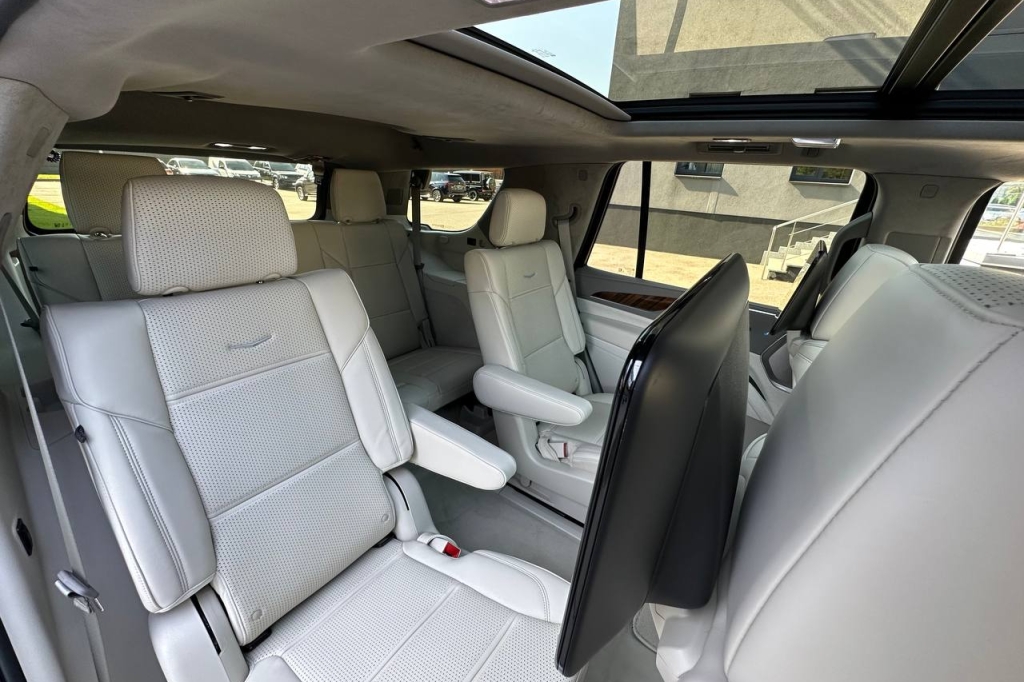 Cadillac Escalade PLATINUM 4WD 2022 фото 18